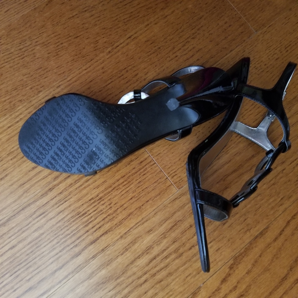Shoes - Picture 3 of 4